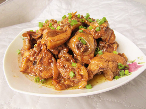 酱汁鸡肉+青椒炒蛋+配菜+米饭