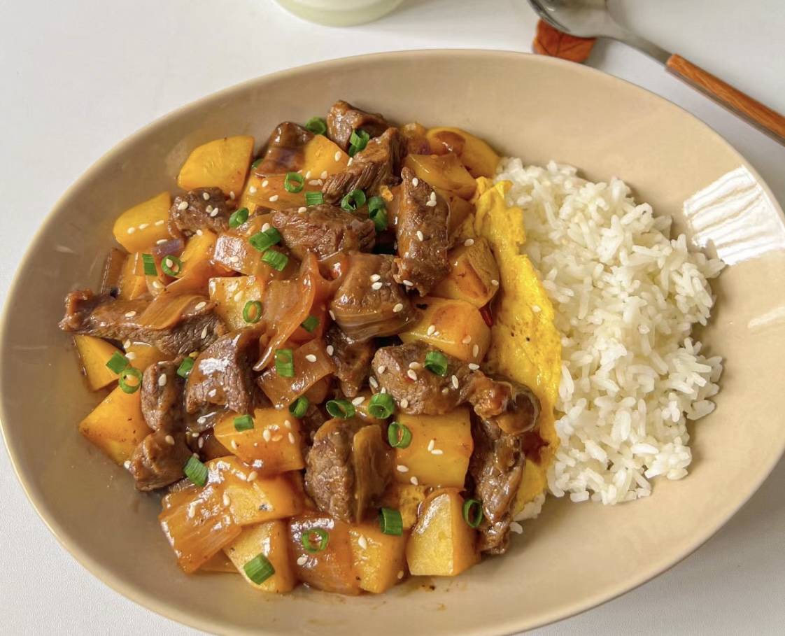 土豆烧牛肉盖饭