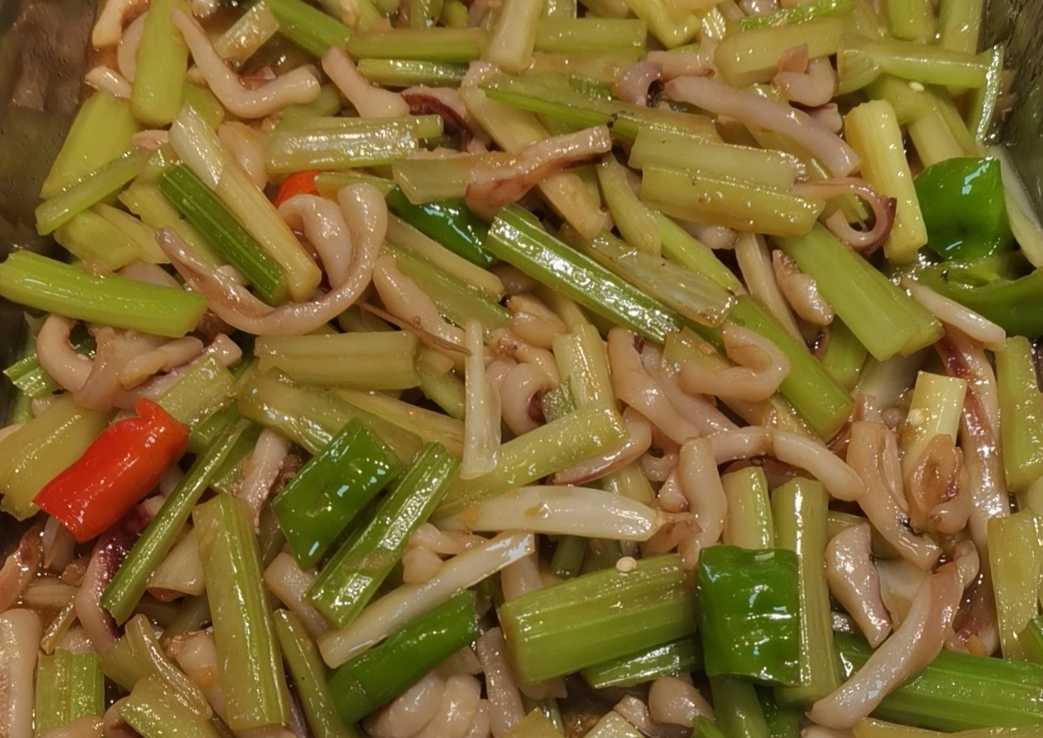 香芹炒鱿鱼