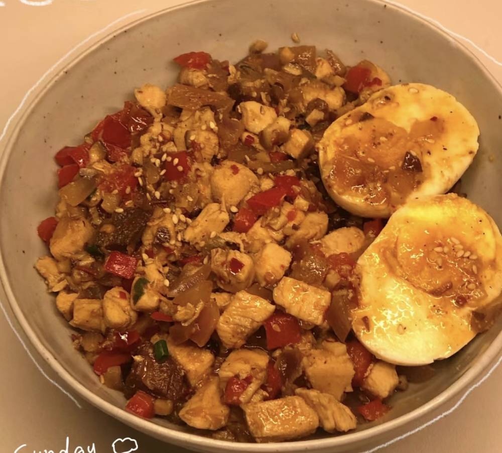 葱头鸡丁盖饭
