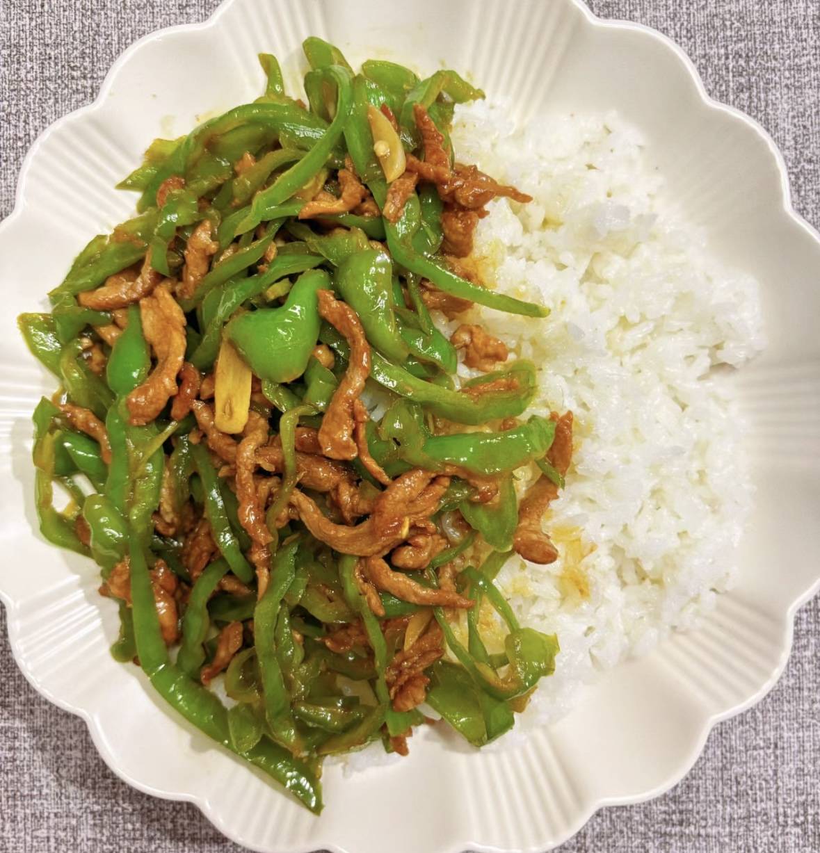尖椒肉丝盖饭