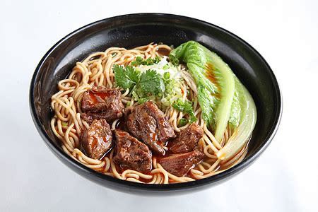 牛腩拌面