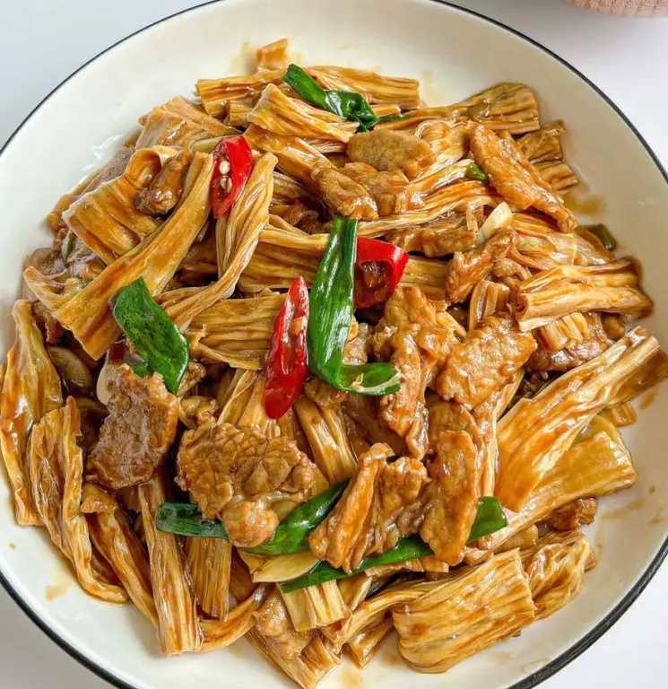 腐竹焖肉