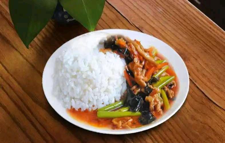 鱼香肉丝盖饭