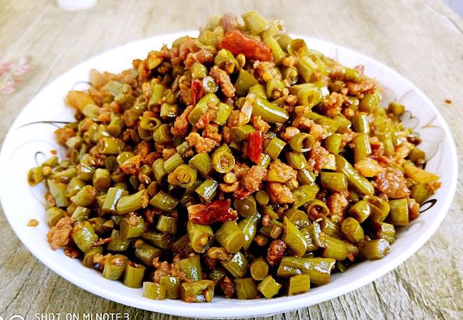酸豆角炒肉沫