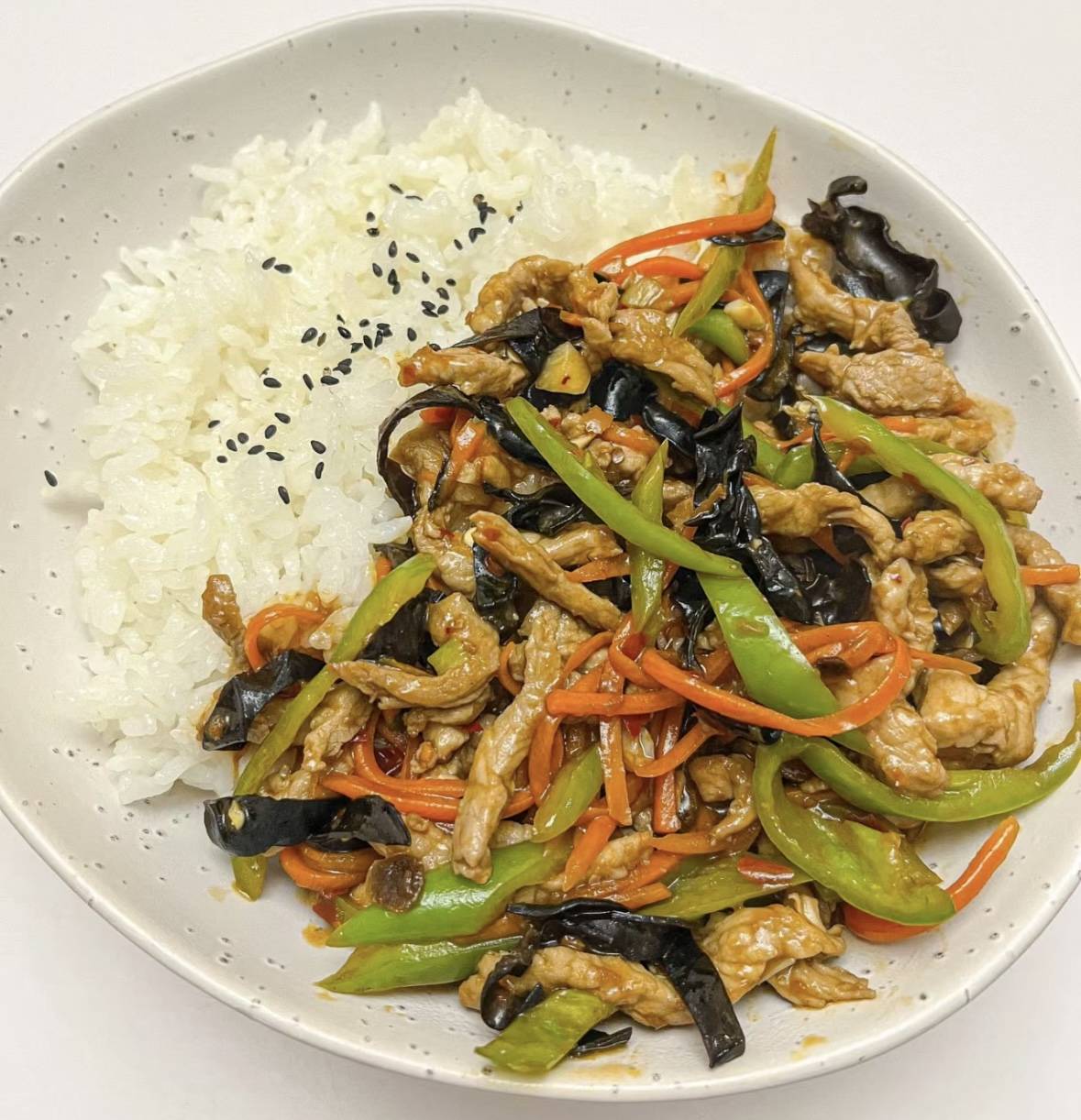 木耳肉丝盖饭