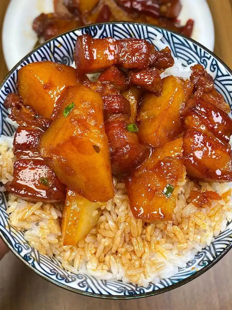 土豆红烧肉盖饭