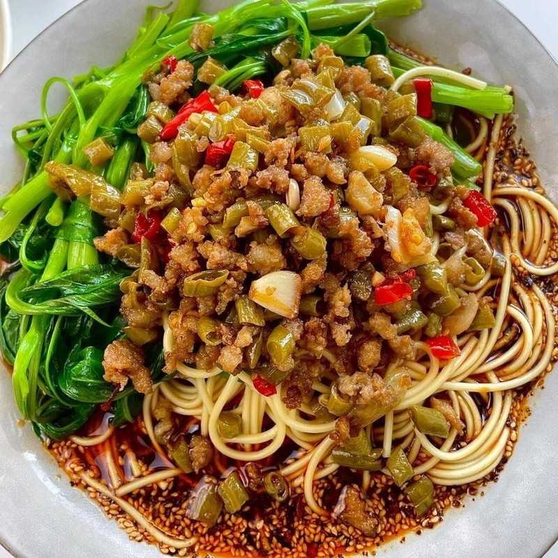 酸豆角十木耳十青菜十面十大骨汤