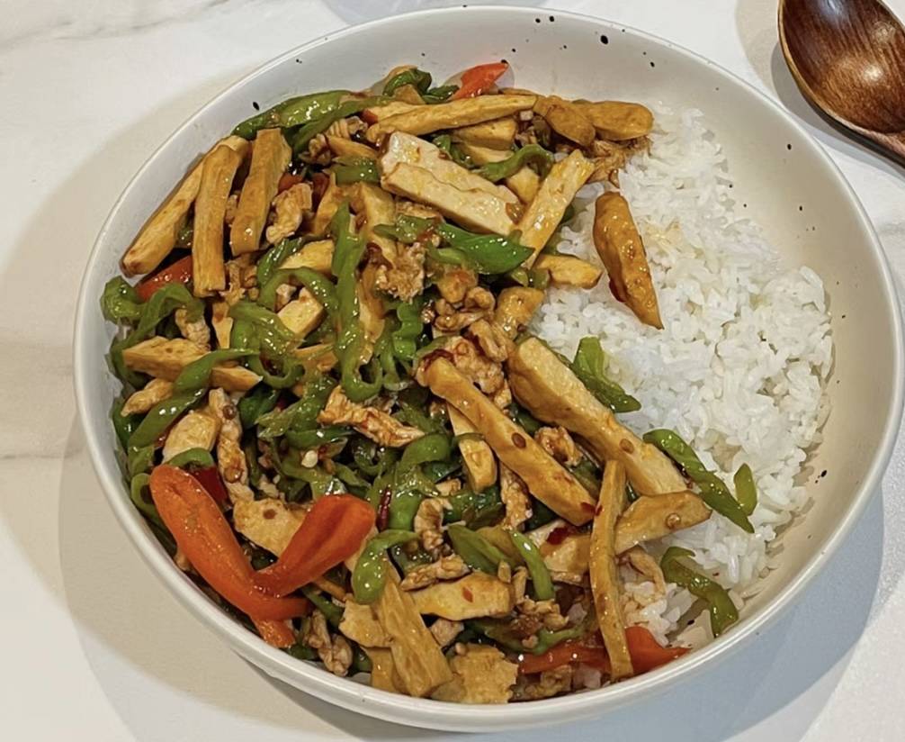 尖椒豆干盖饭