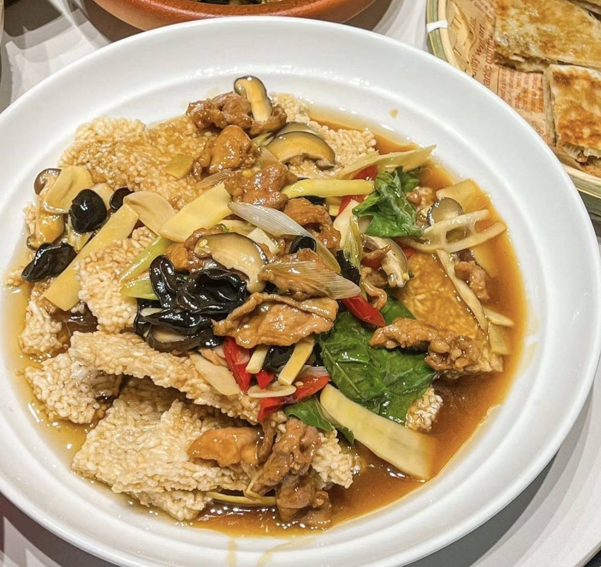 锅巴香辣肉片