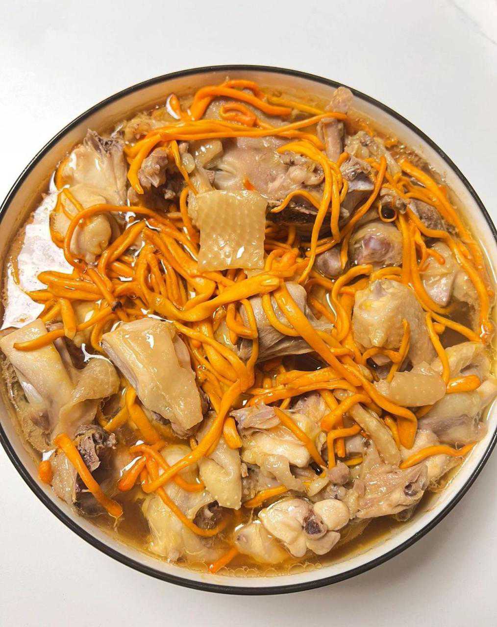 虫草花蒸鸡+肉片+配菜+米饭