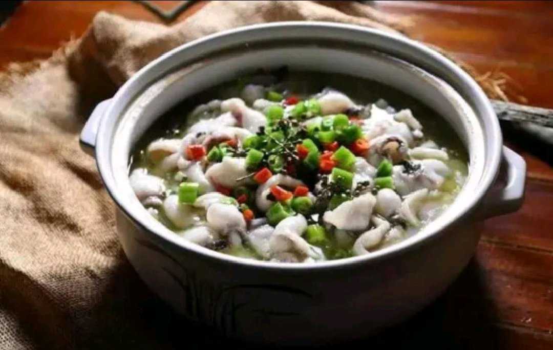 青花椒无骨酸菜鱼+米饭（送饮料）