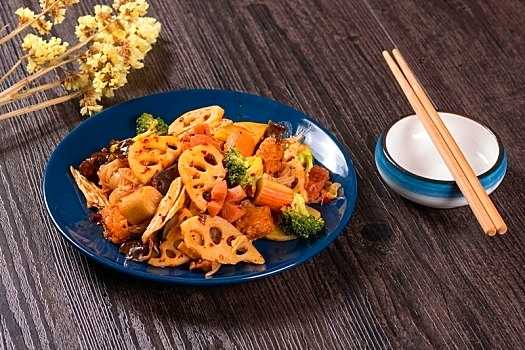 爆炒香锅（两荤两素）+米饭