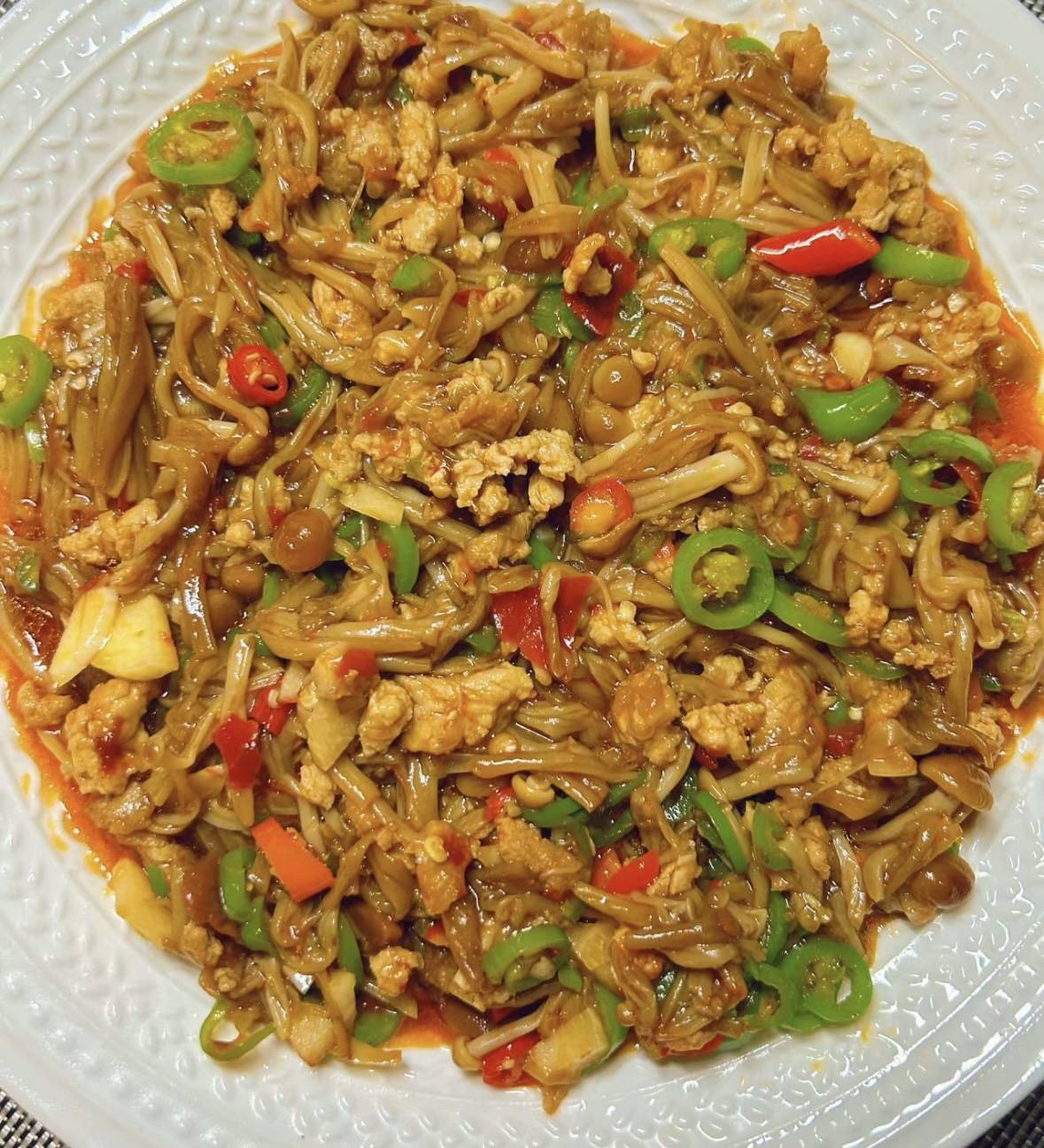 金针菇炒肉盖饭