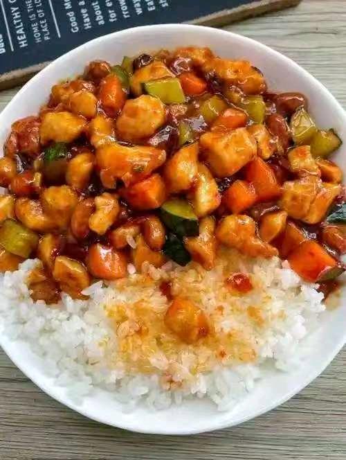 宫保鸡丁盖饭
