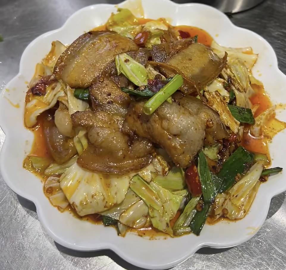包菜回锅肉盖饭