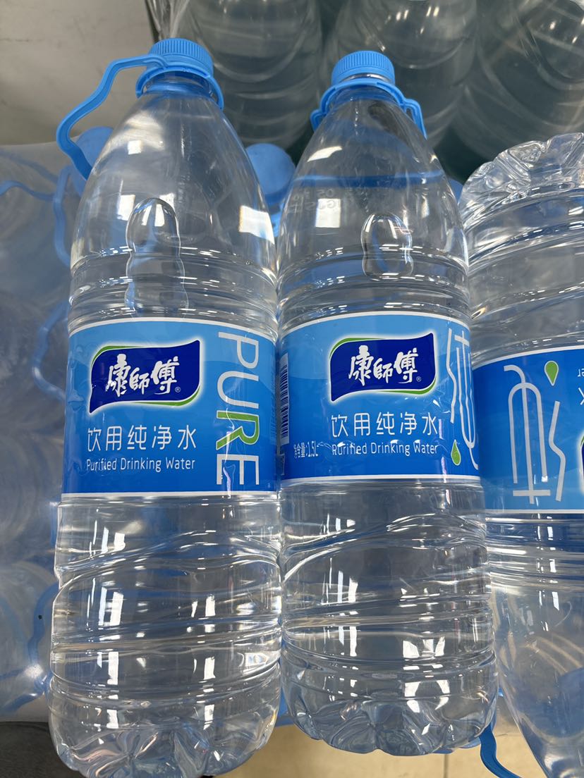 1.5升康师傅水