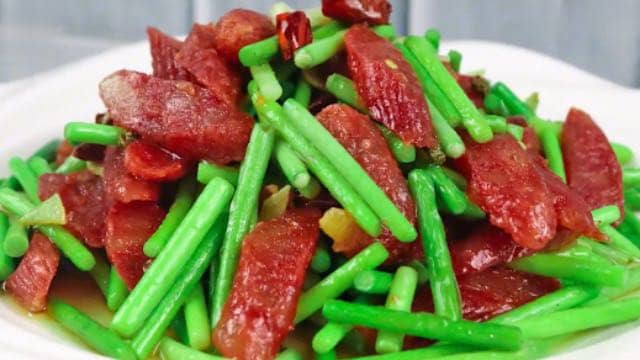 蒜苔炒腊肠