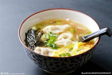 炖乌鸡汤云吞