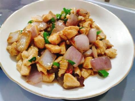 鸡丁炒洋葱